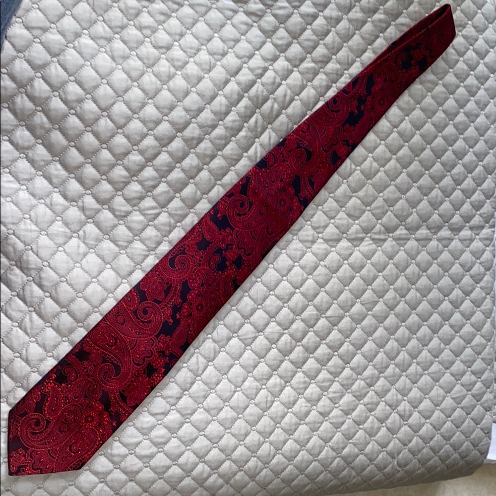 Classic Red Silk Tie with Subtle Pattern